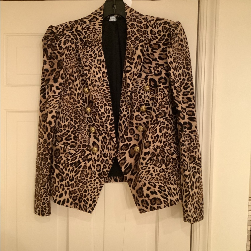Chic Leopard Print Blazer with Gold Buttons